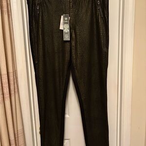 Diane Gilman Faux Snake skin front black Textured pants